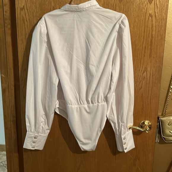 A LOVE STORY WHITE COLLARED BUTTON UP BODYSUIT SIZE XL NEVER WORN - Picture 2 of 5